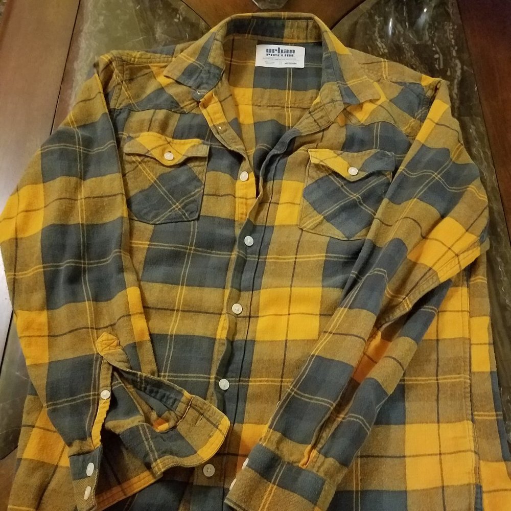 Urban Pipeline  Men's Plaid Shirt (Large)